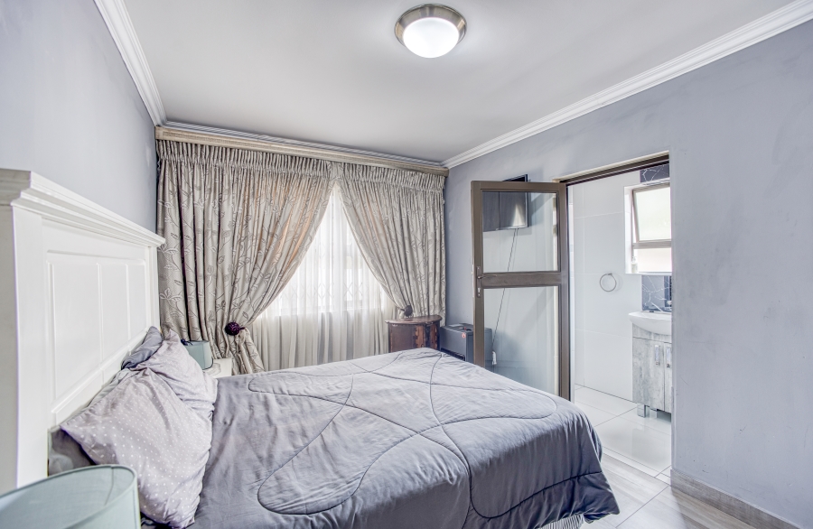 4 Bedroom Property for Sale in Beacon Bay Eastern Cape